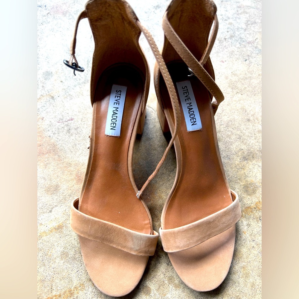 Steve Madden, Tan